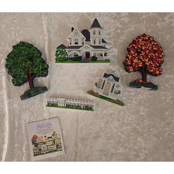 Other - SHELIA'S COLLECTIBLE WOOD collection 
Like new!